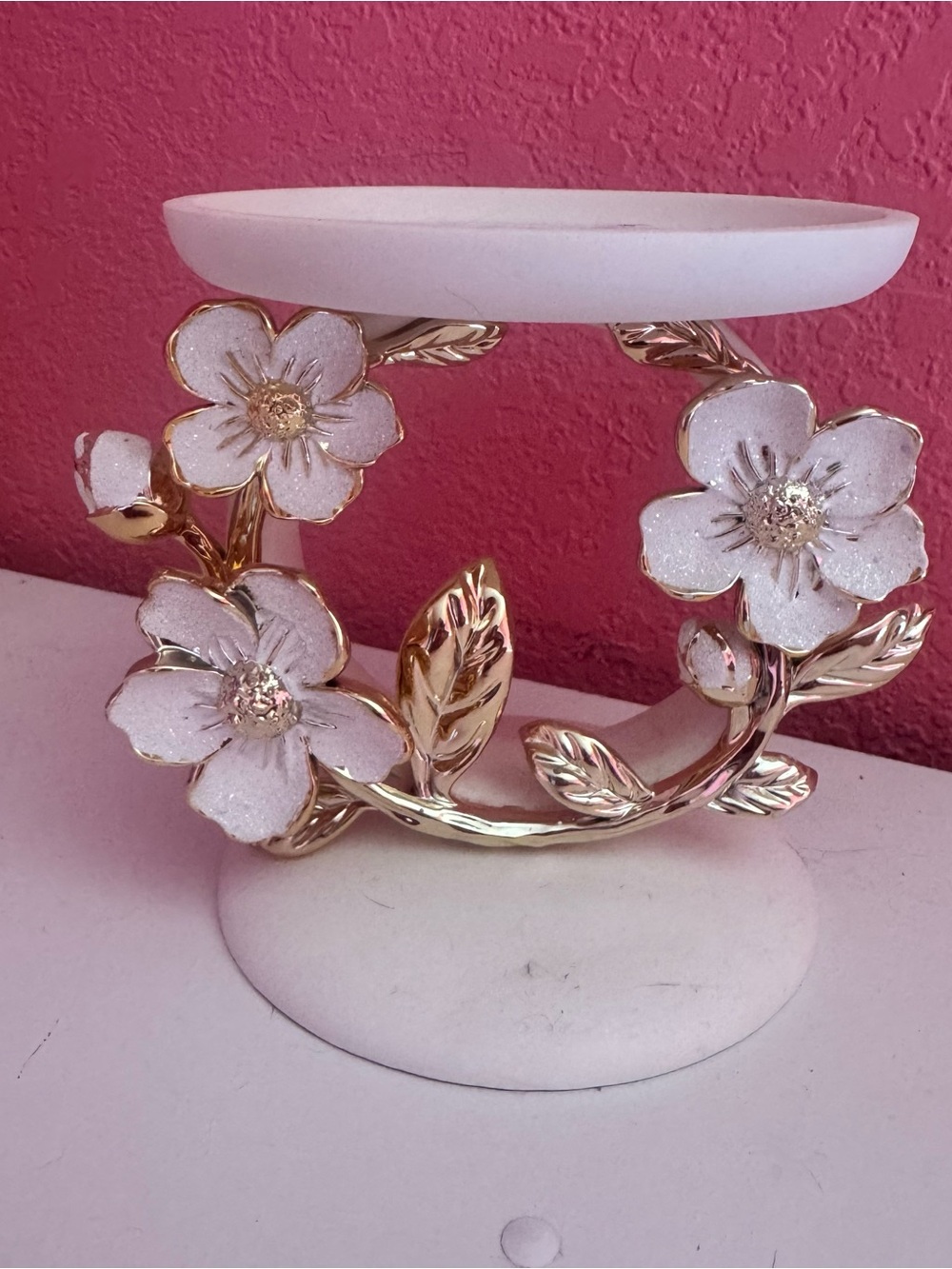 Bath & Body Works White and Gold Floral Decorative Stand